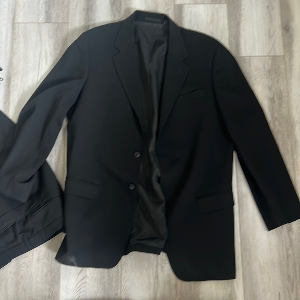 Calvin Klein men’s black suit!